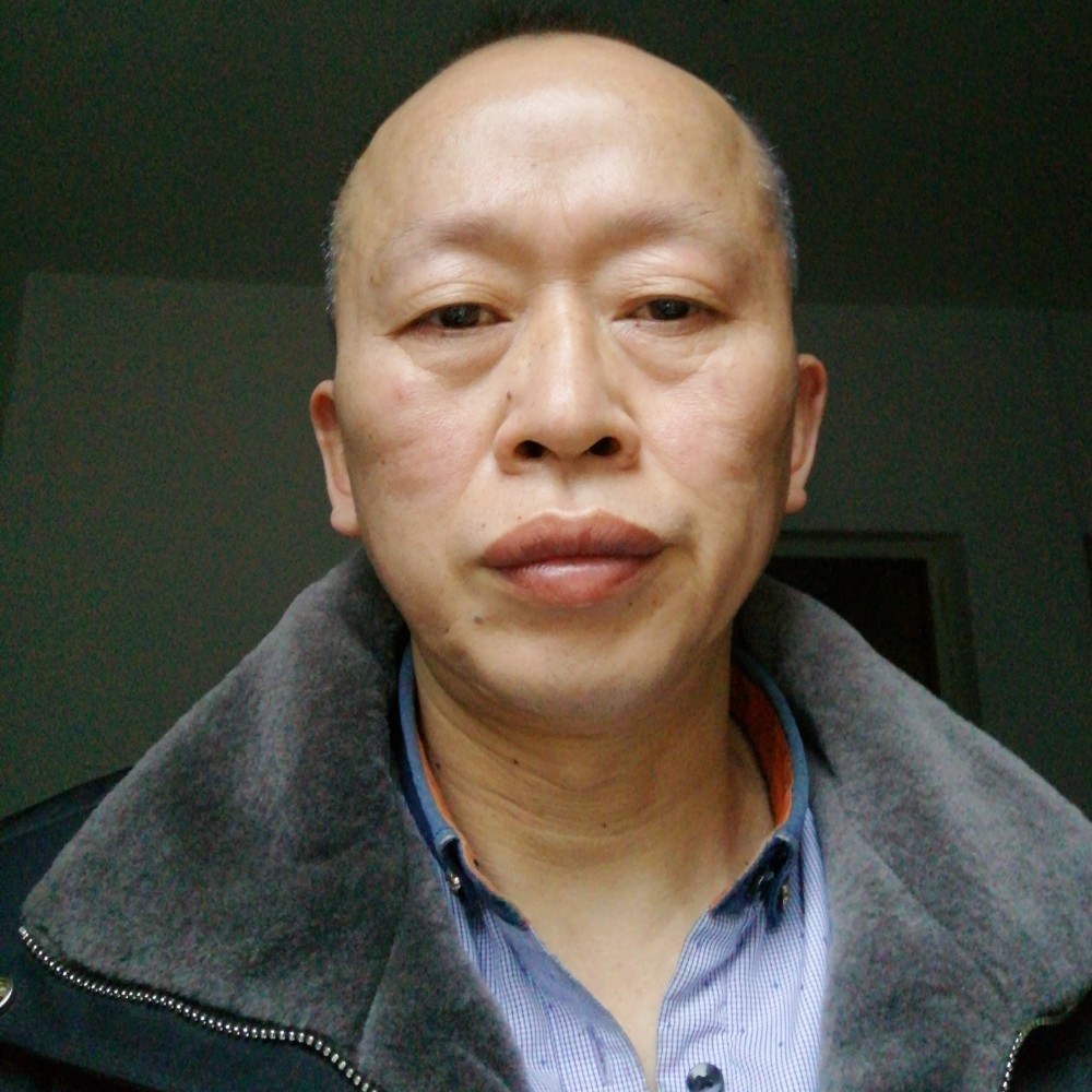 战斗机回眸俊秀的照片