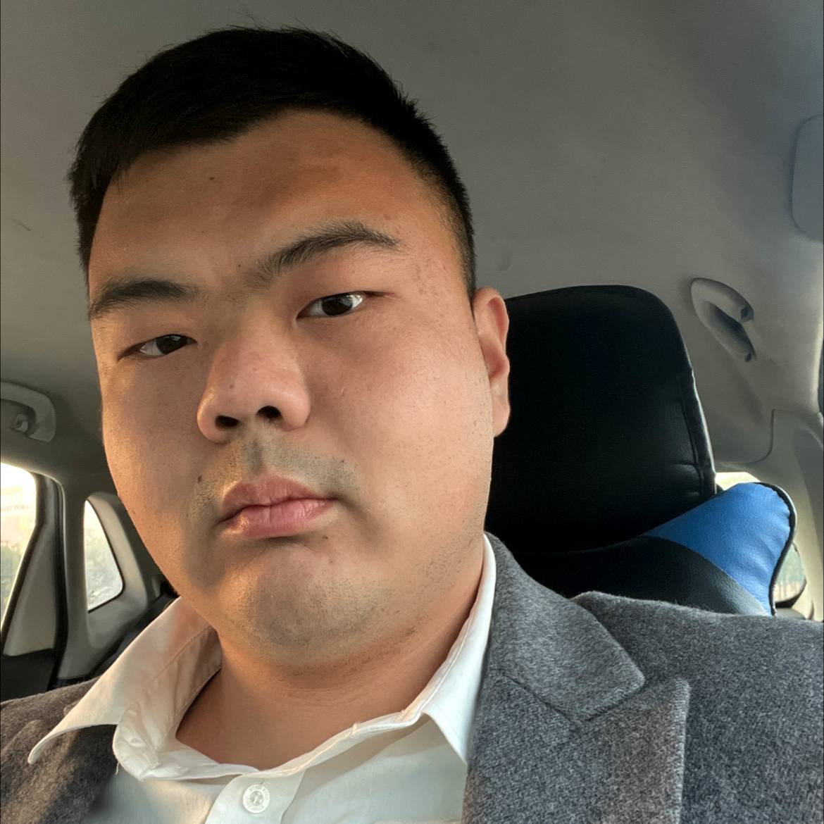 尊敬闻哈密瓜的照片