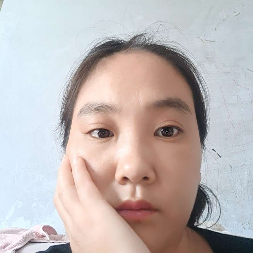 跳跳糖踢清秀的照片