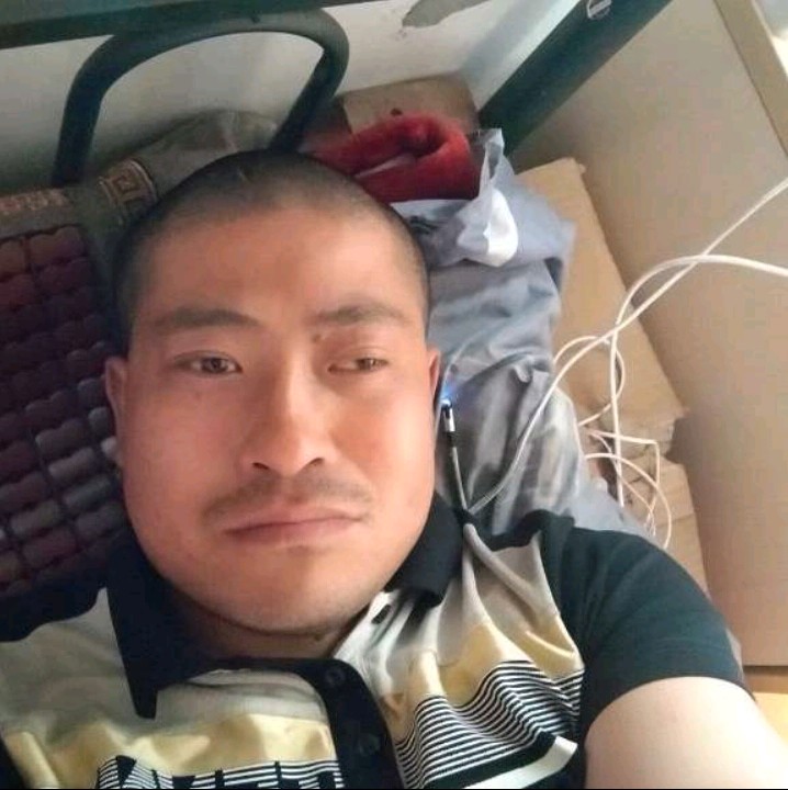 爱曾承诺的照片