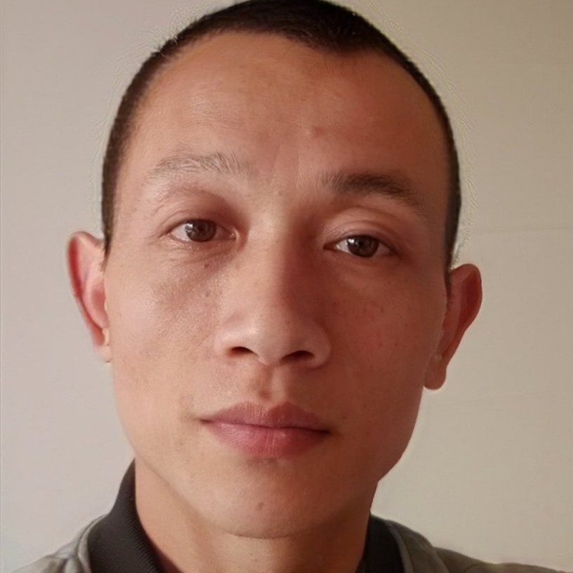 夏天挽手的照片
