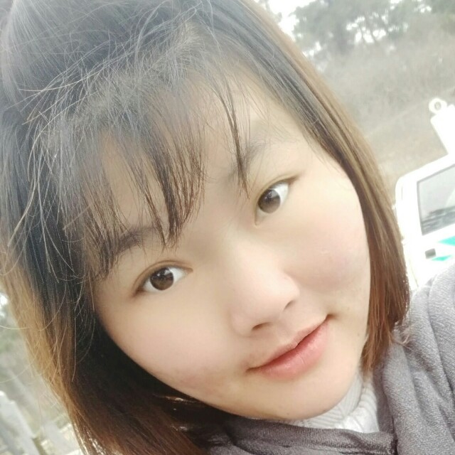 XC路边的小草的照片