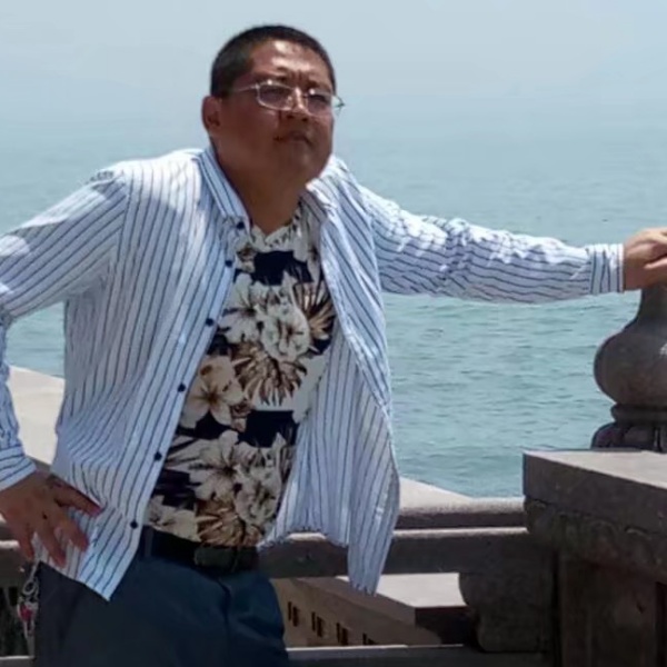 笑忠忠的照片