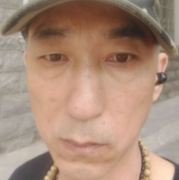 健壮浅吻樱桃的照片