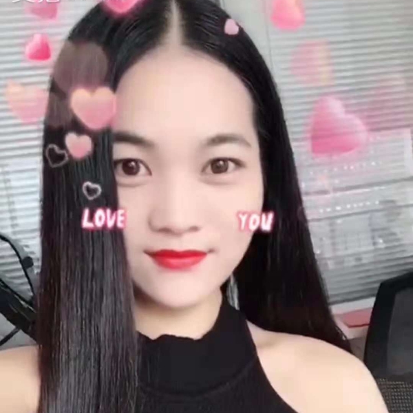 会笑的眼睛(>的照片