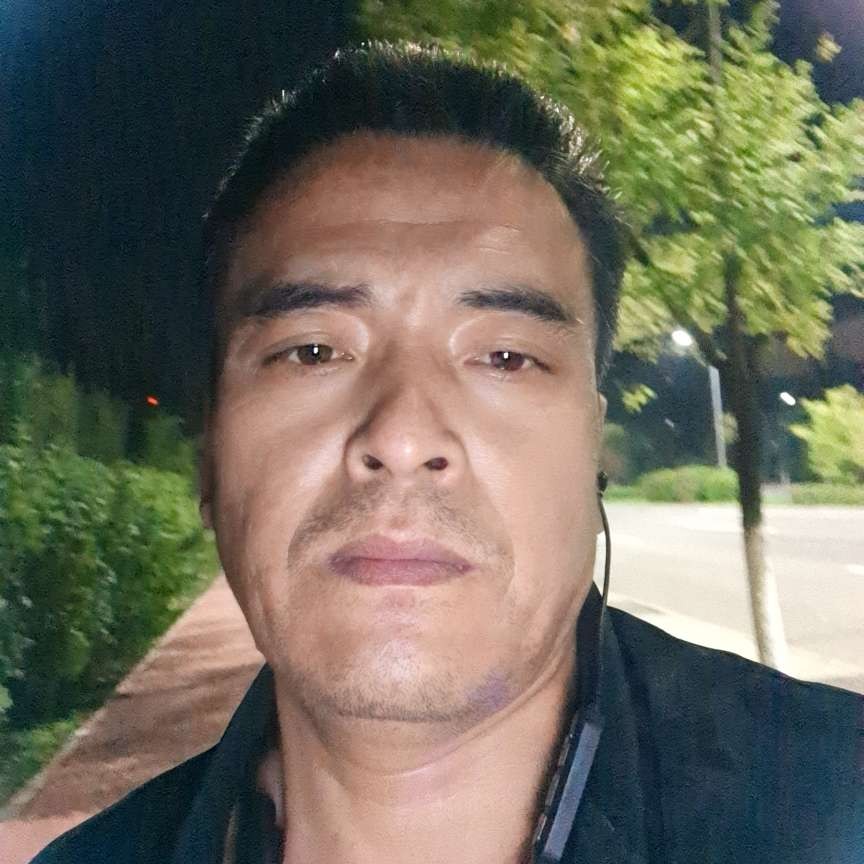 老实深拥网络的照片
