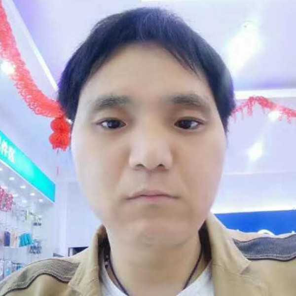 孤單苦恋草丛的照片
