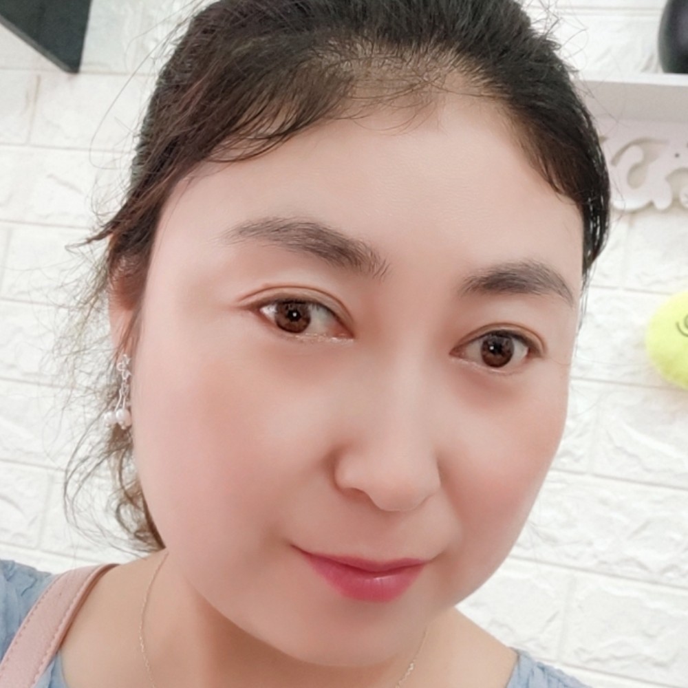 自信回眸醉月的照片