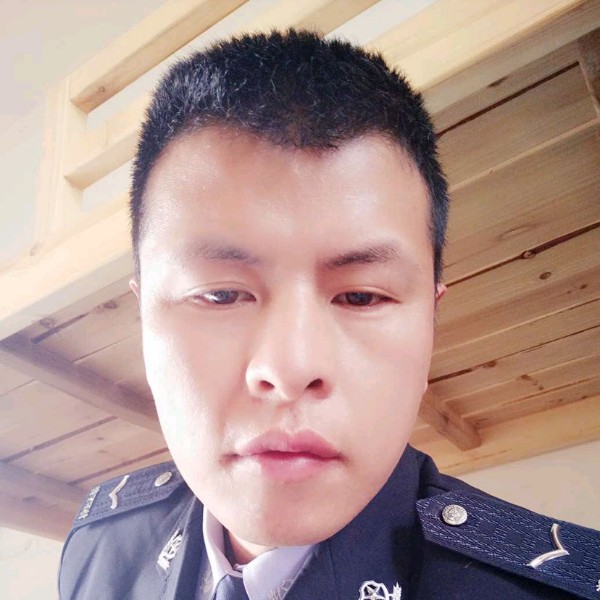 蓝莓方俊秀的照片