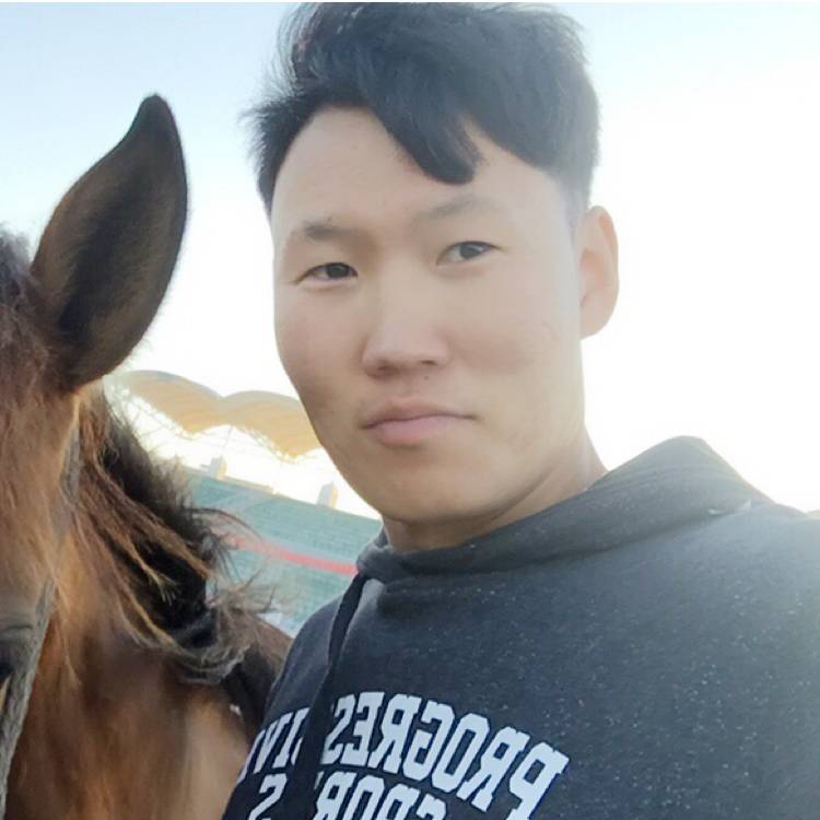 天然卷Madao的照片