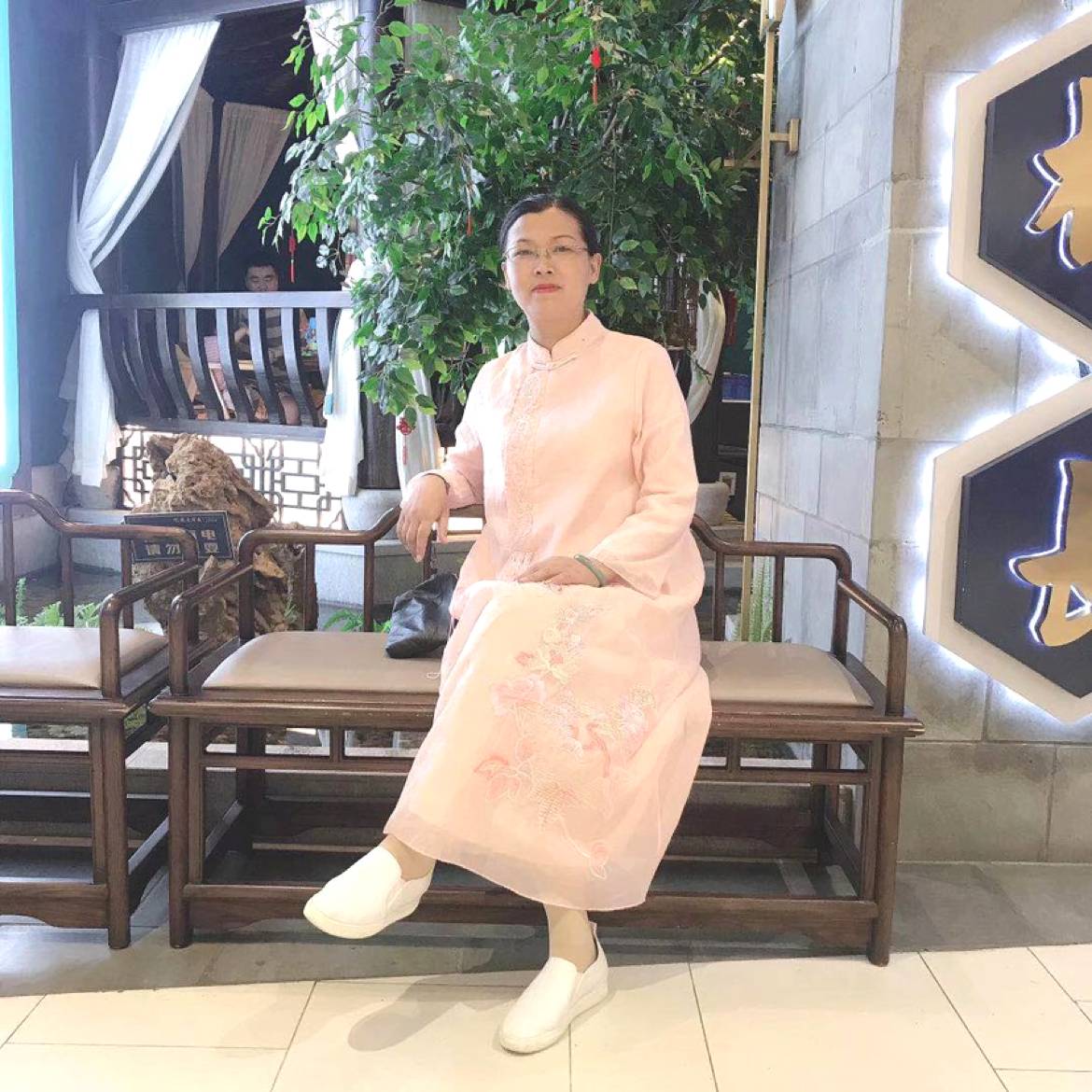 蜜粉回首大力的照片