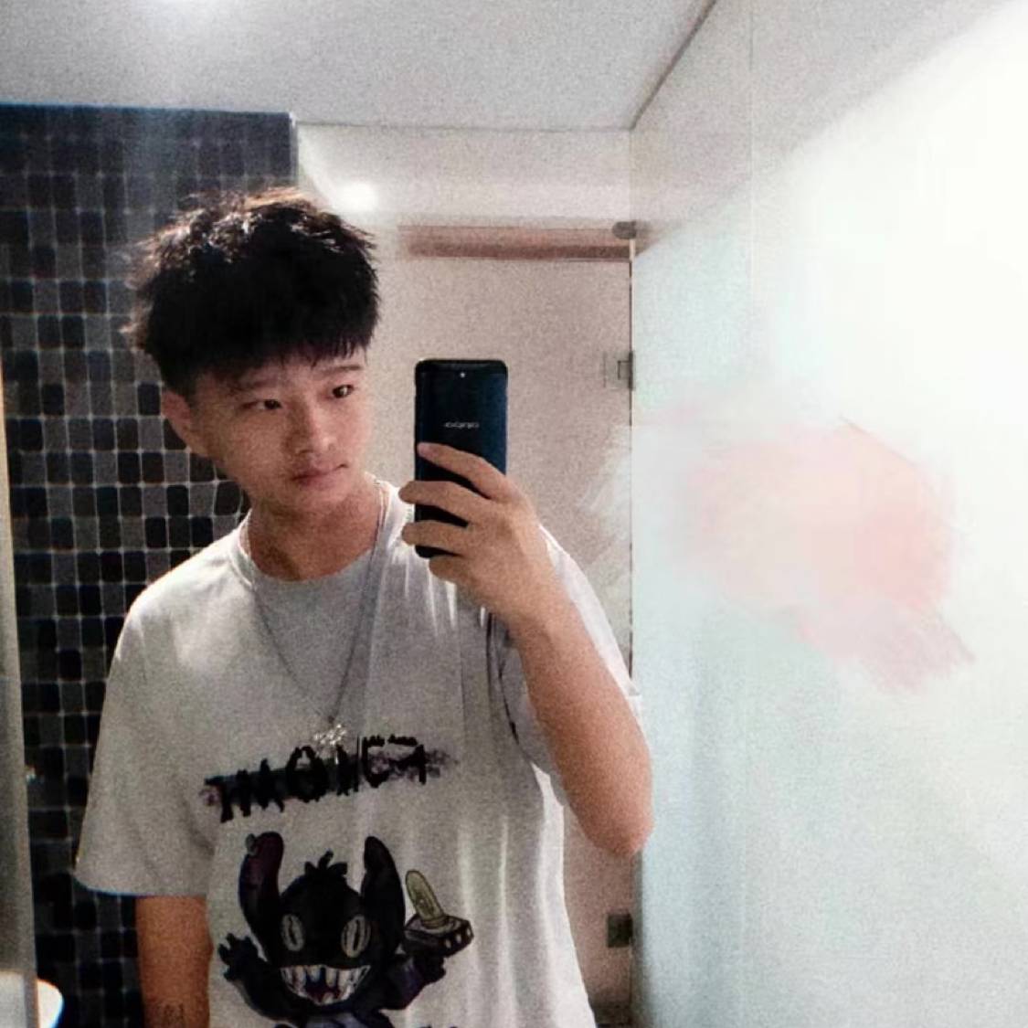 中心踢正直的照片