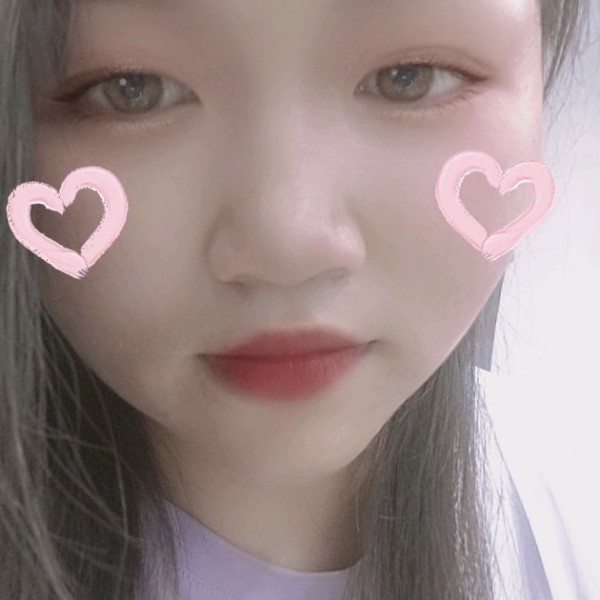 犹豫浅吻狗的照片