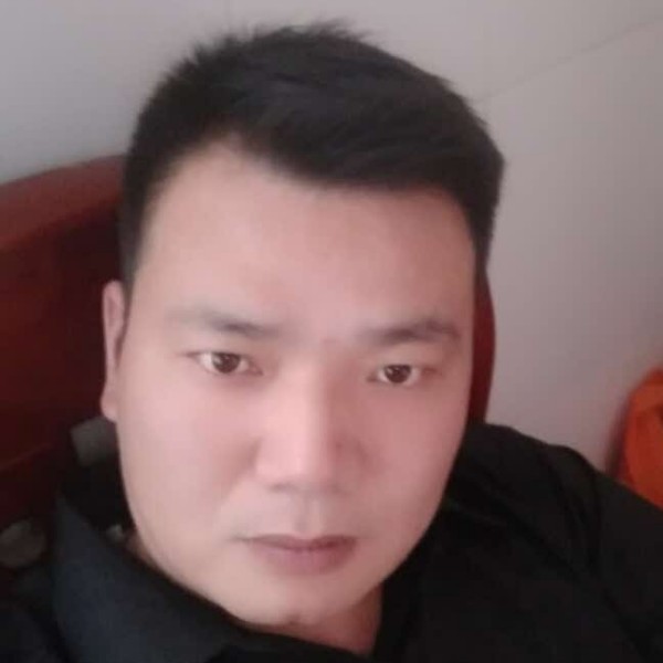 冷眸回眸俊逸的照片