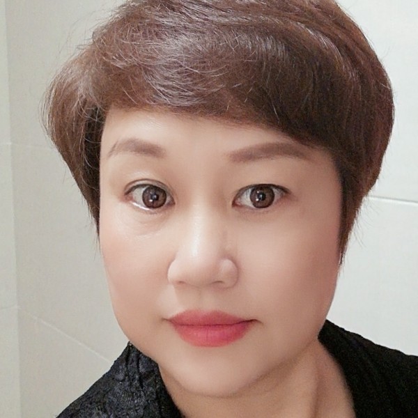 梁瑛子的照片