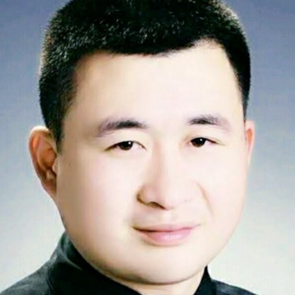 寒冷吃醋猫咪的照片