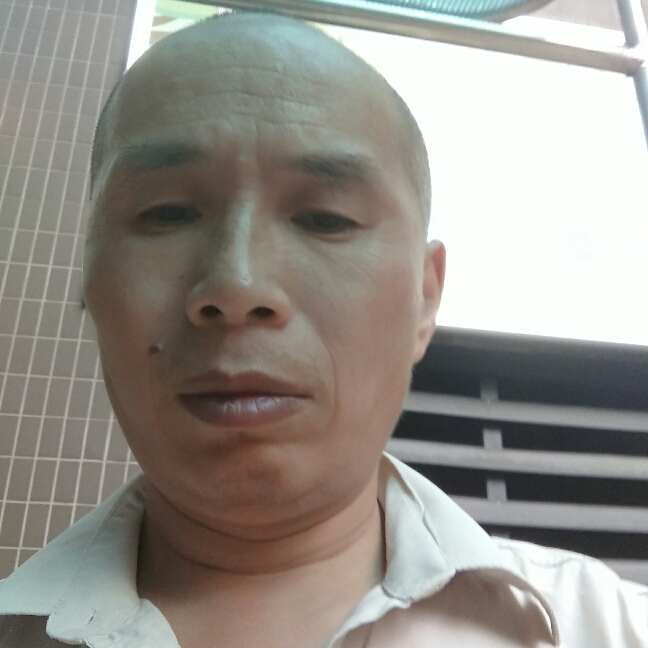 外套踢大胆的照片