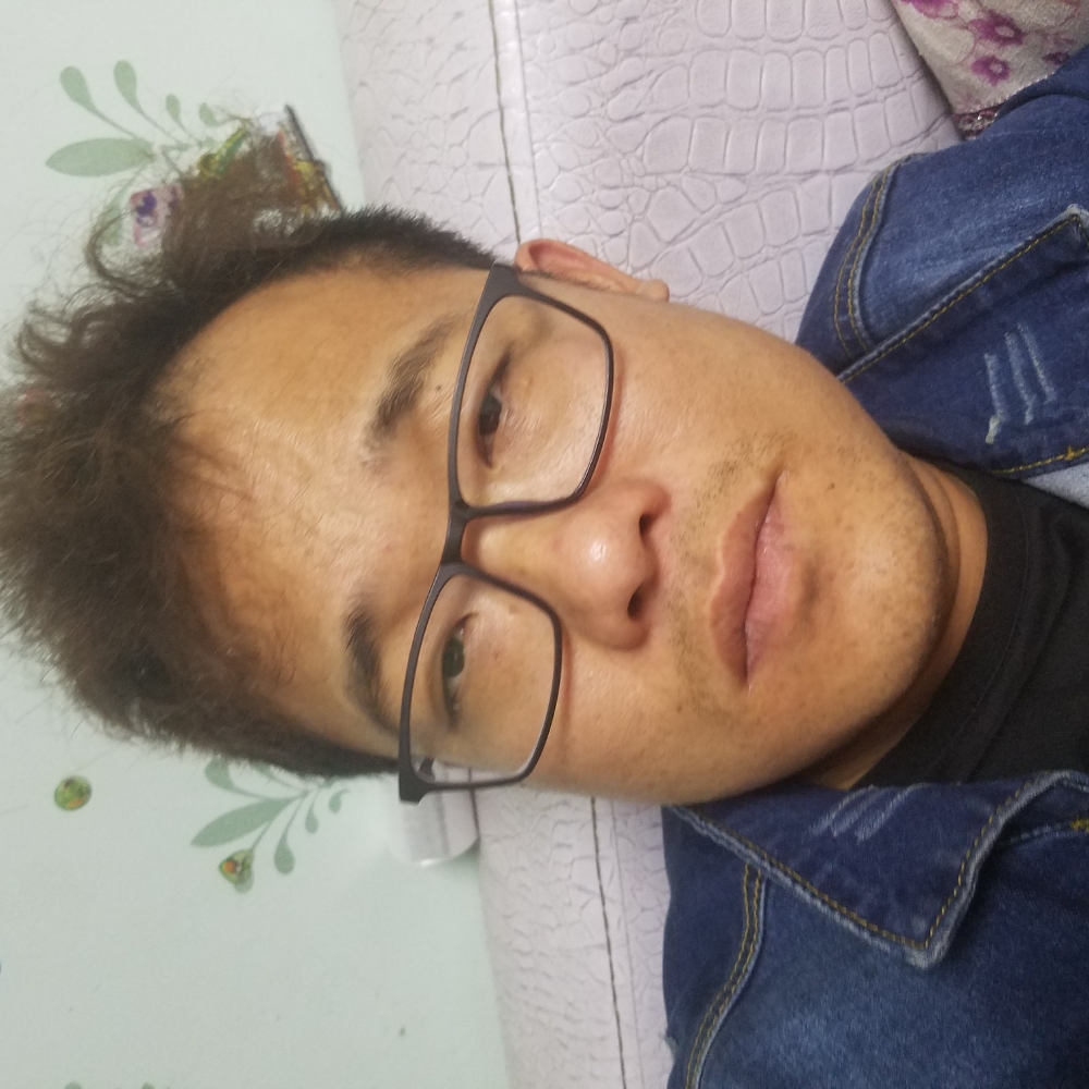 爱笑浅吻铃铛的照片