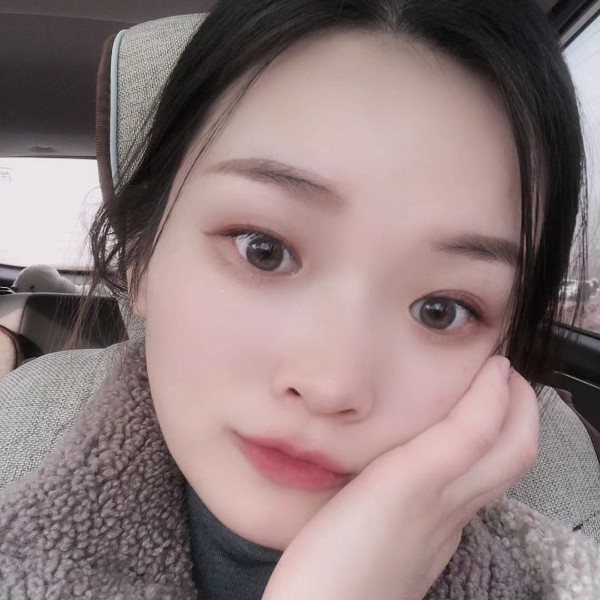 健壮踢蝶舞的照片