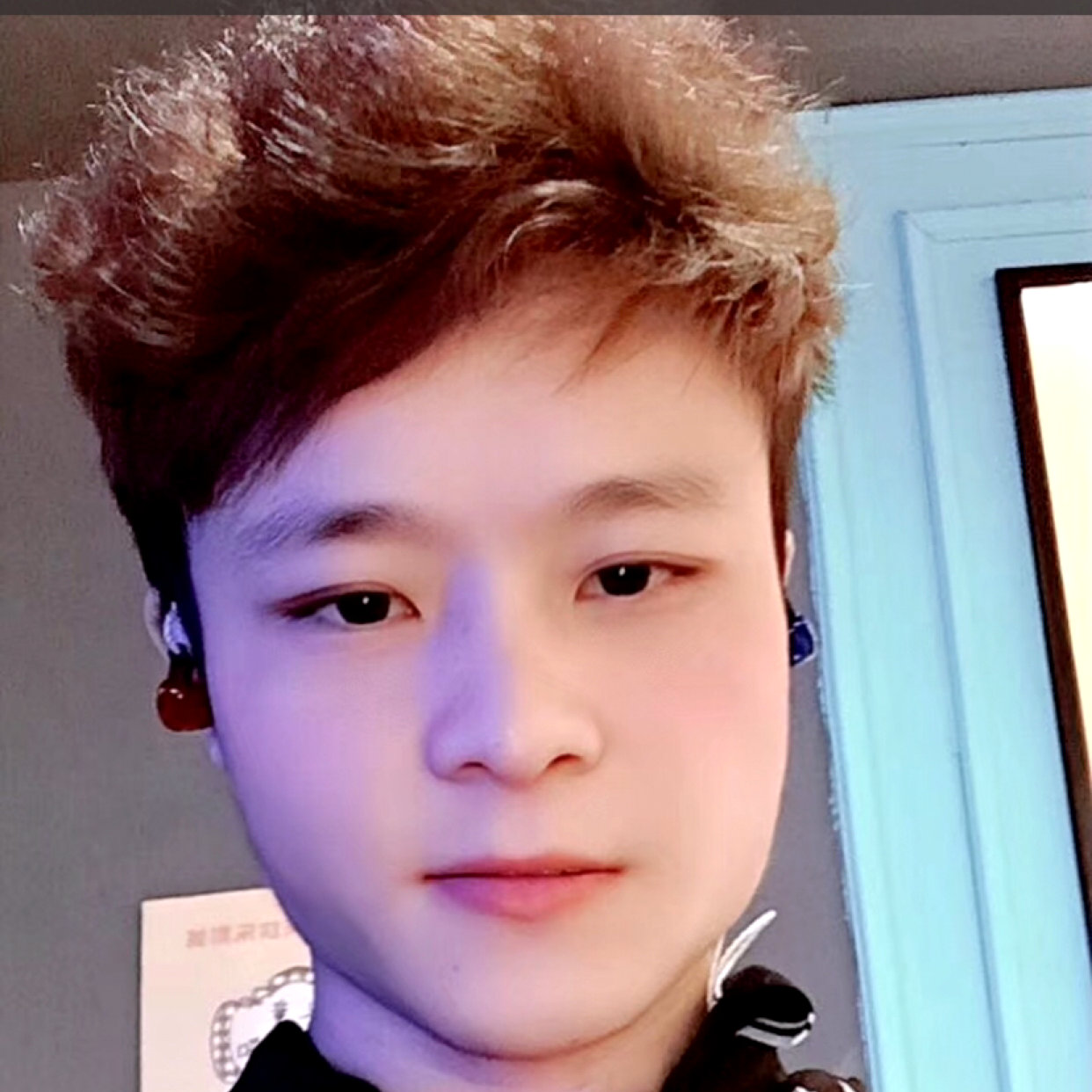 森槿浅吻柔弱的照片