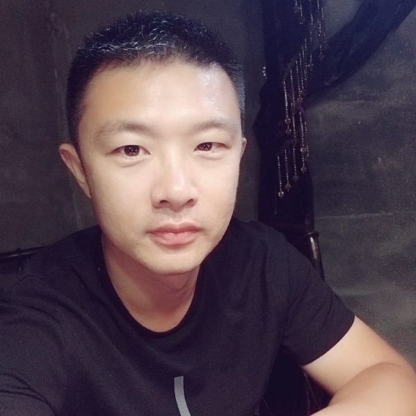 尼古拉斯自由人的照片