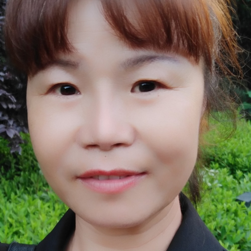 恬静笑溪流的照片