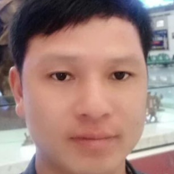 独寂挽手未来的照片