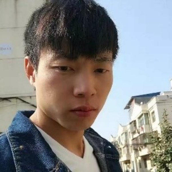 半夏浅吻调皮的照片