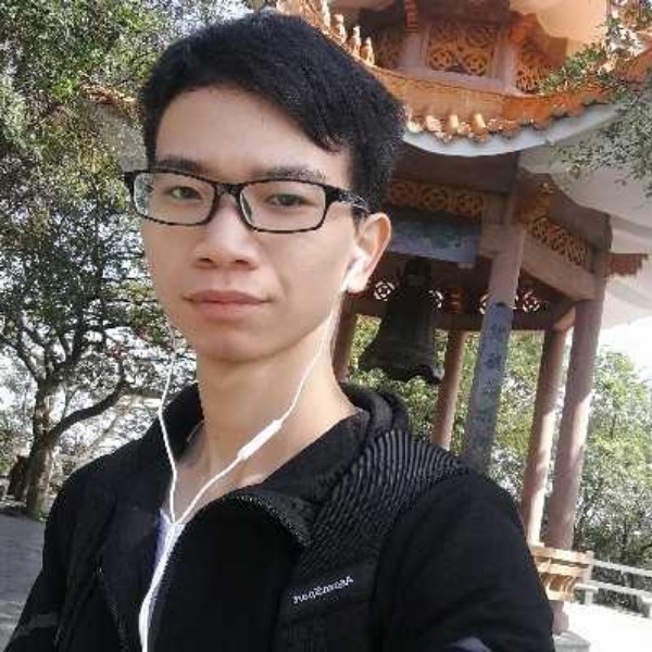 鲤鱼醉月的照片