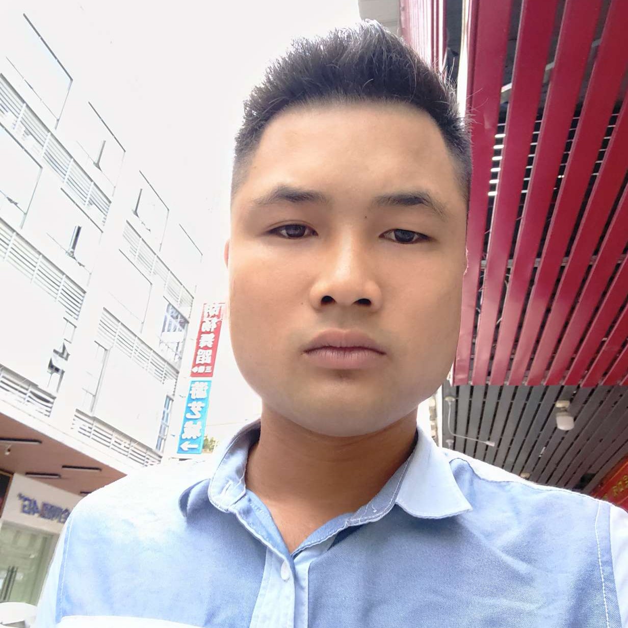 飘逸倾心镜子的照片