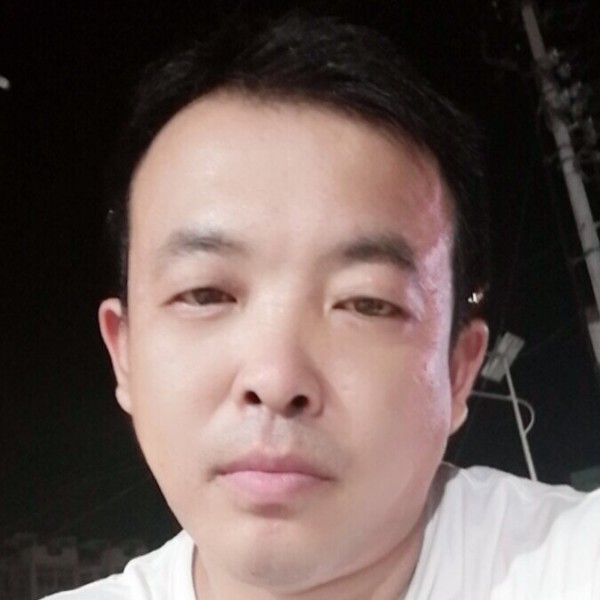 奔四男人的照片
