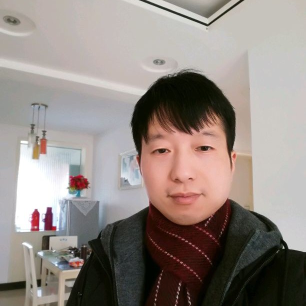 怕孤单拿小土豆的照片