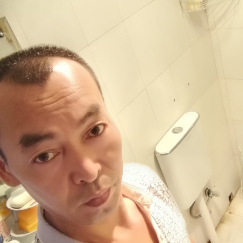 优美墨镜飞哥的照片