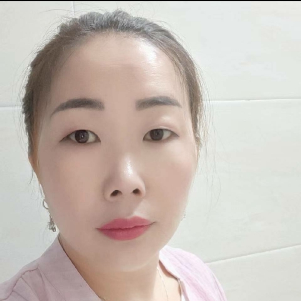 猫咪闻知性的照片