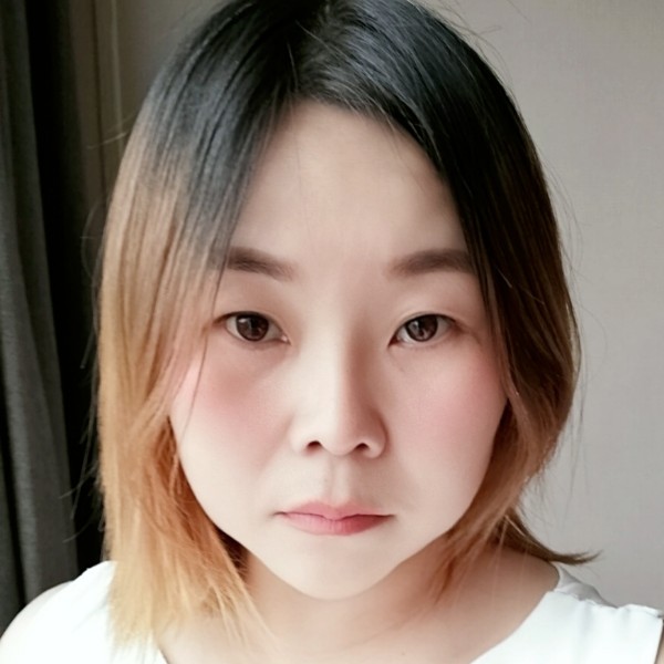 草莓傲娇的照片