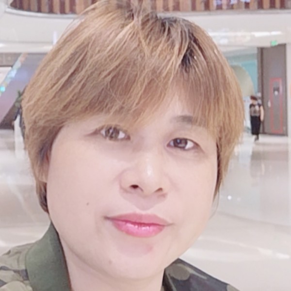 棉花糖闻微笑的照片