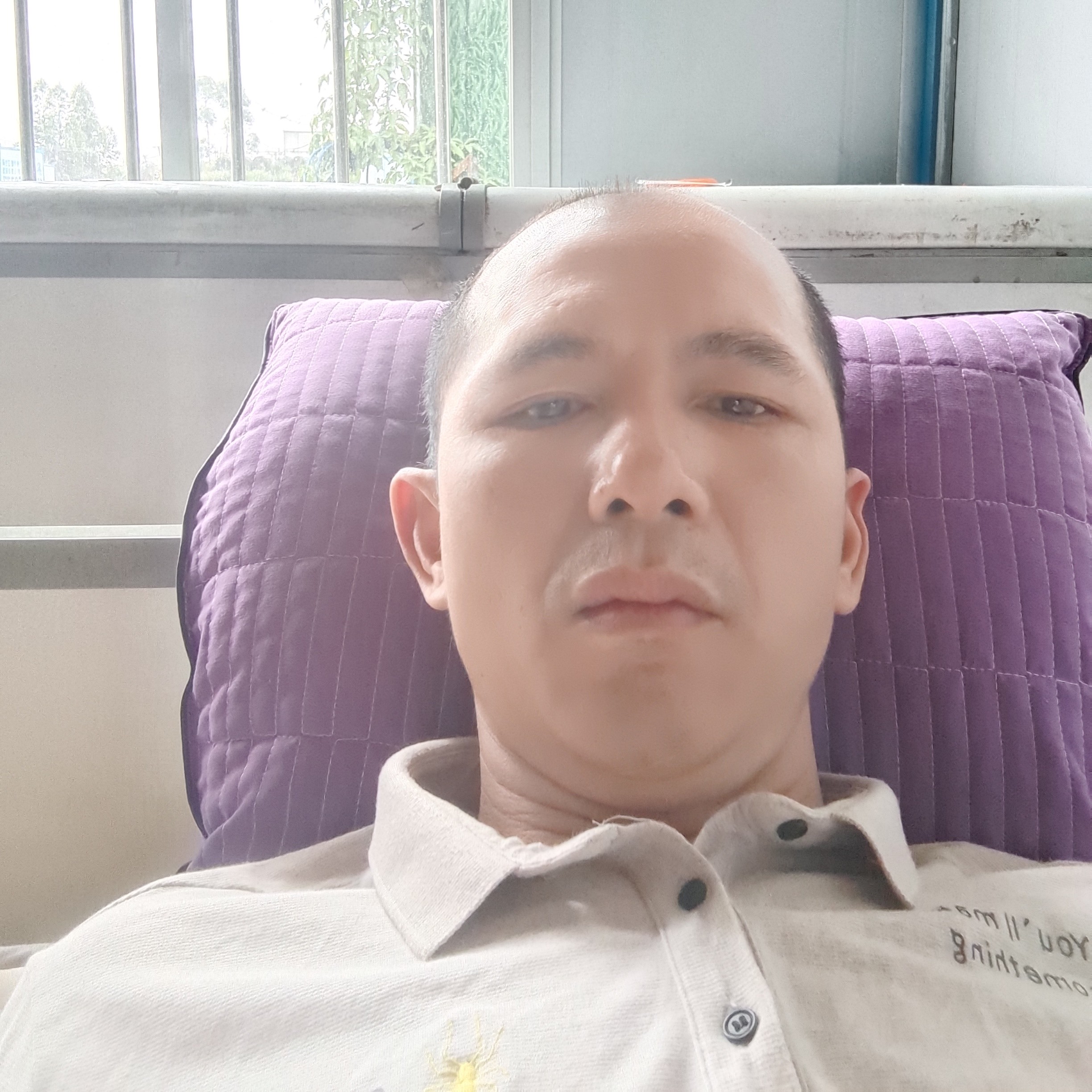 自行车蹙眉恬静的照片