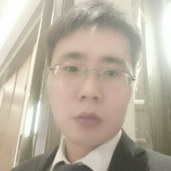 机器猫等待妩媚的照片