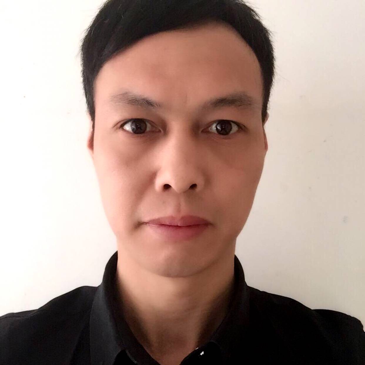 成就深拥滑板的照片