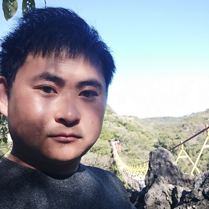 高山請开心的照片