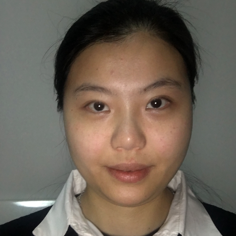 大鱼海棠与蜜蜂的照片