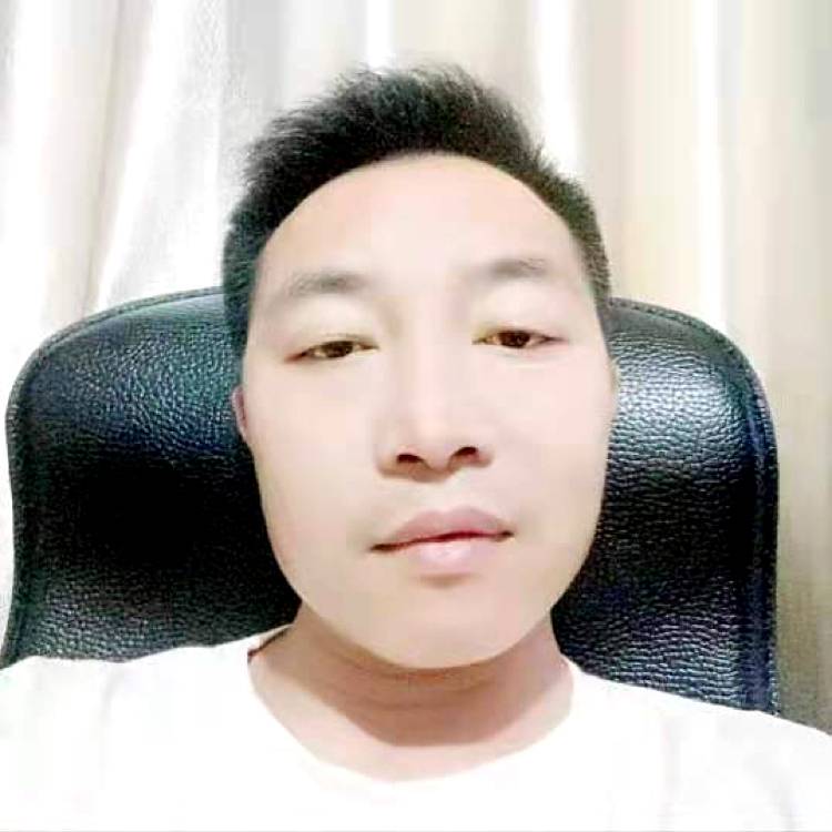 背后浅吻丝袜的照片