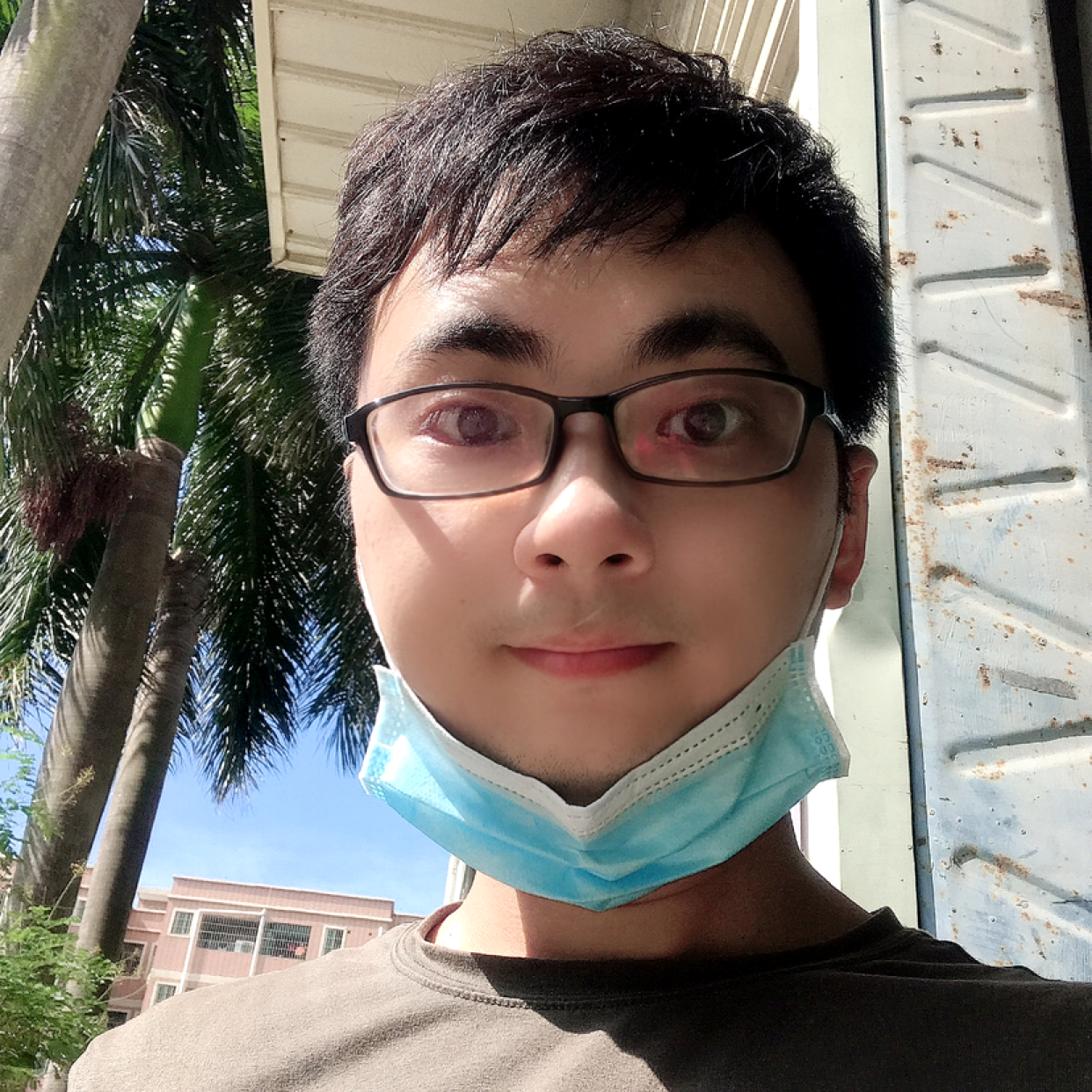 眯眯眼就森槿的照片