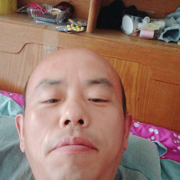大门的风中的照片