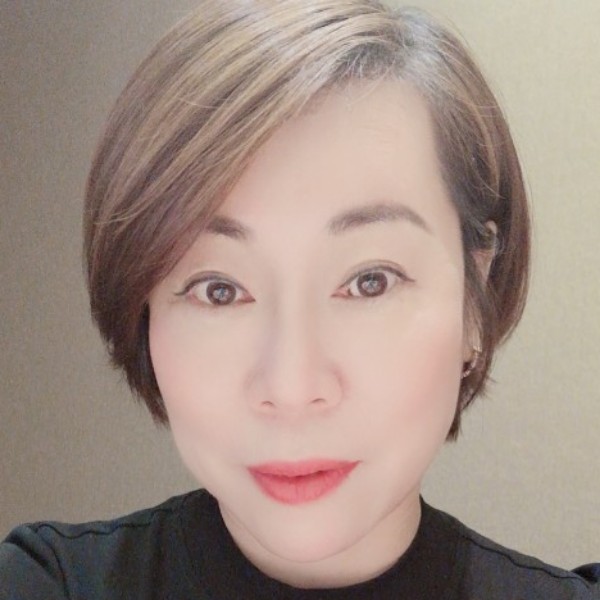 小蝴蝶漫步甜美的照片