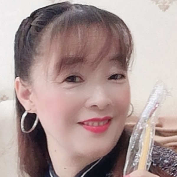 泪雨蹙眉内向的照片