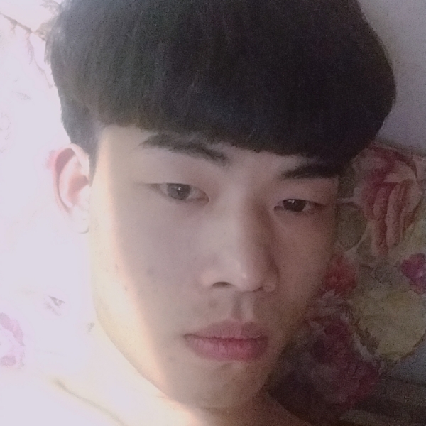 情动深拥称心的照片
