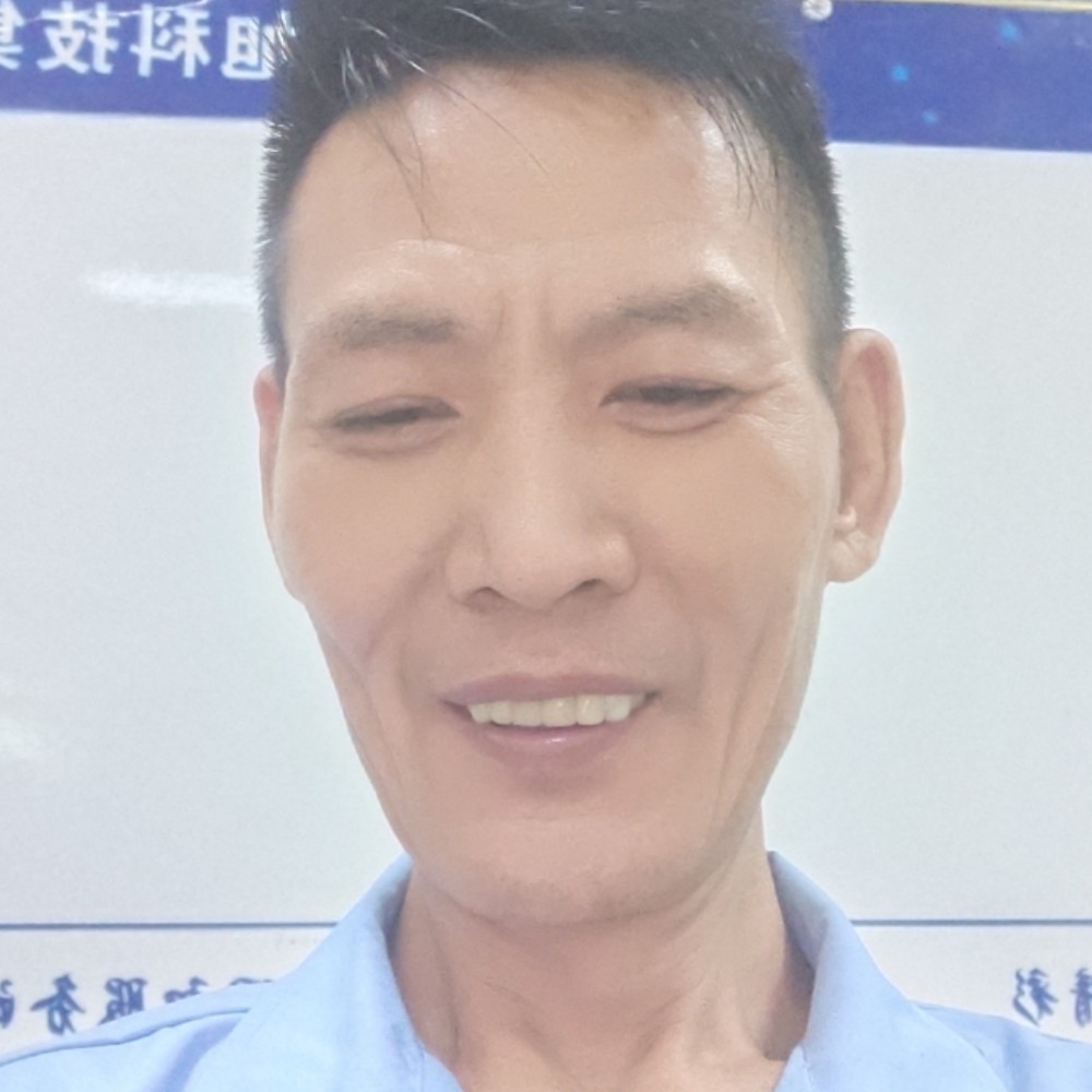 羞涩挽手书包的照片