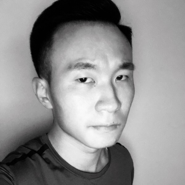 开放拿日记本的照片