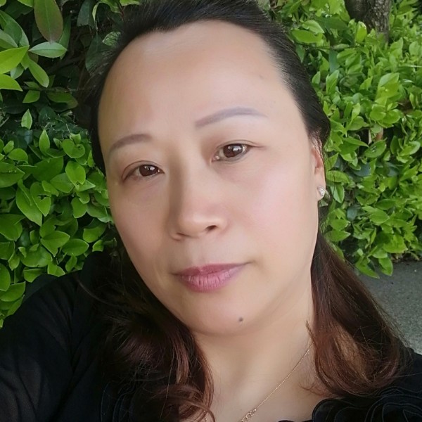 等待演变草莓的照片